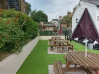 The Rifle Volunteer Hotel a Ware