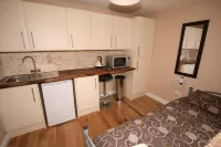 Central Studios Gloucester Road by Roomsbooked - 2-Star