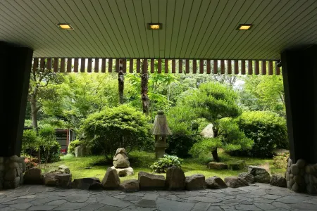 Arima Onsen Motoyu Ryuusenkaku Отели рядом с достопримечательностью «Rokkosan Pasture (Ranch)»