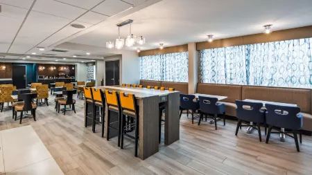 Best Western Plus Bloomington East Hotel Отели в г. Блумингтон