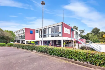 Parkside Motel Geelong Hotels near Kardinia Park