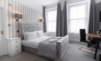 The Pier Hotel - Housity