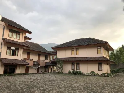 Grha Kasih Hotels in Cisarua
