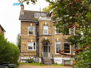 The Eltham Classic - Stunning 1Bdr Flat with Garden