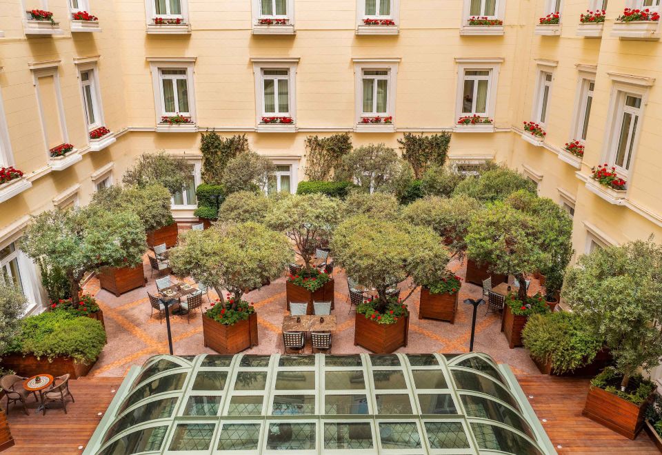 [호텔 그란데 브르타뉴의 고급스러운 수영장]