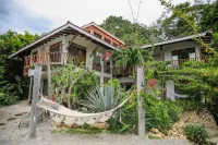 Casa Luna - Private Suites with Ocean View, Pool, AC, WiFi