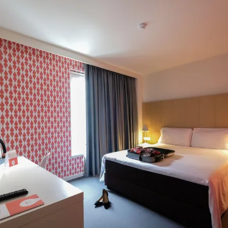 Stay Hotel Porto Centro Trindade Отели рядом с достопримечательностью «Церковь кармелитов»