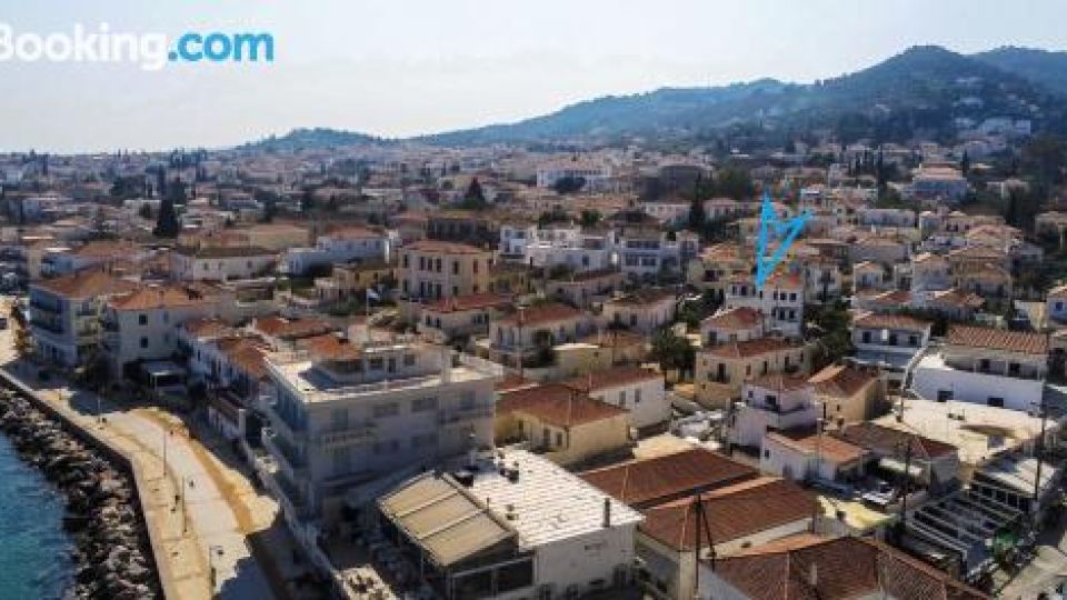 Thanos Luxurious Apt in Spetses Center, 2Br, 2BA