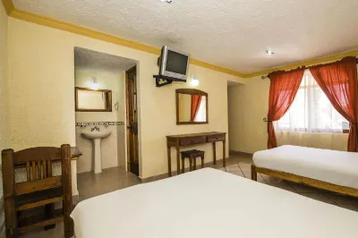 OYO Hotel la Glorieta ,Huichapan ,Balneario Camino فنادق في Tlayacapan