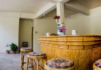 Poni Homestay Hotels in Serasa