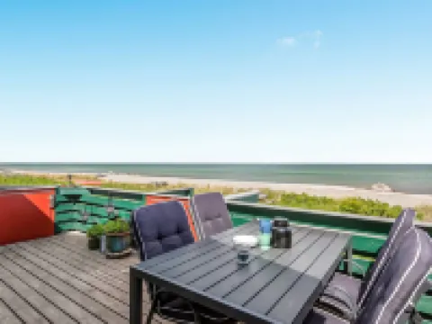 "Eldar" - 5m from the Sea