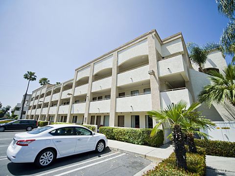 Hotel d'Lins Ontario Airport