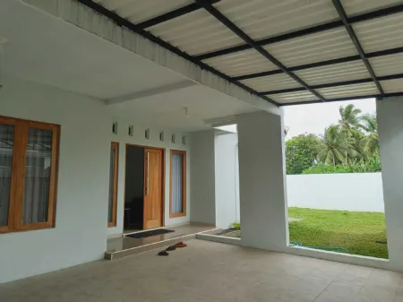 Guesthouse Casamontana (Full 1 Rumah) Отели в г. Mertoyudan