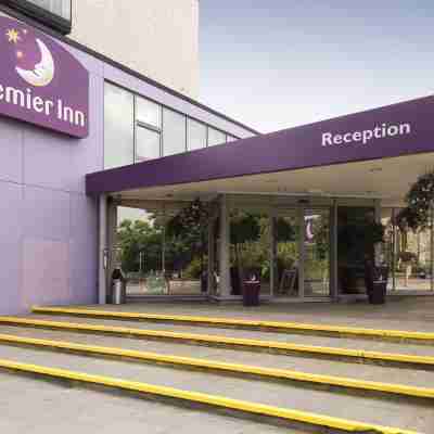 Premier Inn London Putney Bridge Hotel Exterior