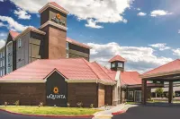 La Quinta Inn & Suites by Wyndham Raleigh Crabtree