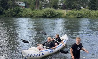 Rogue River Resort