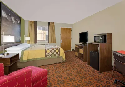 Super 8 by Wyndham Denver Central فنادق في North Washington