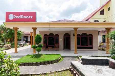 RedDoorz @ Samuel Homestay Pematangsiantar Отели в г. Simalungun Regency