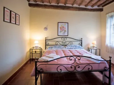 Paradiso Selvaggio Hotels near Centro Storico di Paciano