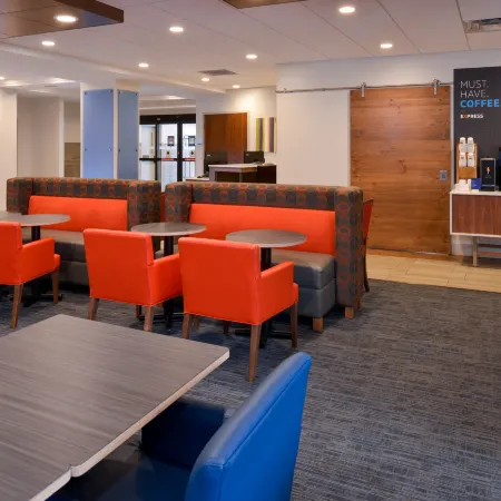 Holiday Inn Express & Suites INDIANAPOLIS DTN-CONV CTR AREA by IHG