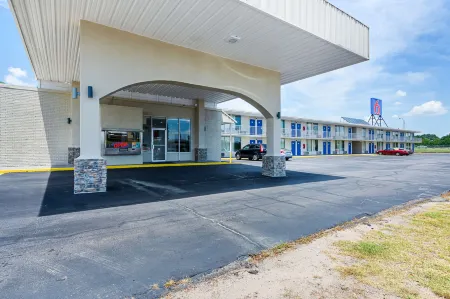 Motel 6 Van Buren, AR Отели в г. Киблер Тауншип