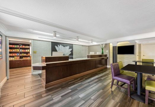 라 퀸타 인 마이애미 에어포트 노스 외관