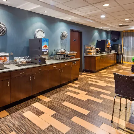 Best Western Plus Chain of Lakes Inn  Suites