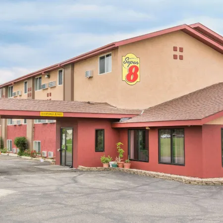 Super 8 by Wyndham Worthington Minnesota