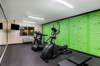 La Quinta Inn & Suites by Wyndham Emporia - Gym