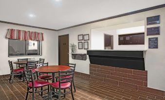 Super 8 by Wyndham Douglas