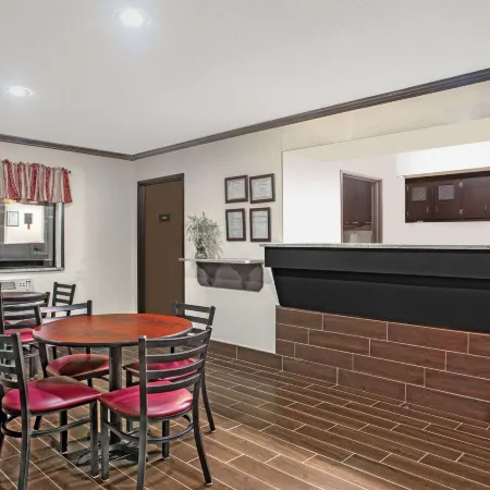 Super 8 by Wyndham Douglas Hotels in Coffee County