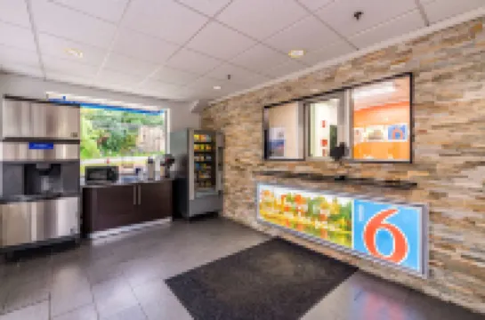 Motel 6 Elmsford, NY - White Plains