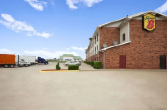 Super 8 by Wyndham Bowling Green Hotels in 