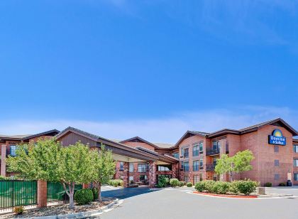 Days Inn & Suites by Wyndham Page Lake Powell