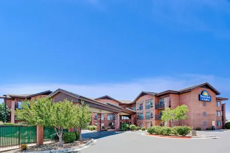 Days Inn & Suites by Wyndham Page Lake Powell Отели в г. Лечи
