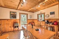 Boothbay Harbor Cabin w/ Spacious Deck & Yard! Hotel a Boothbay Harbor