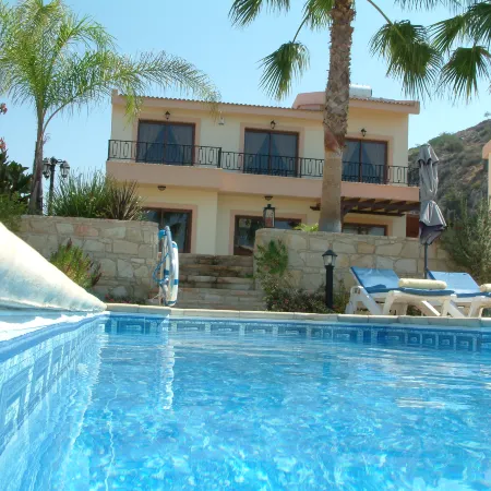 Three Bedroom Villa with Private Pool and Landscaped Garden Close to the Beach