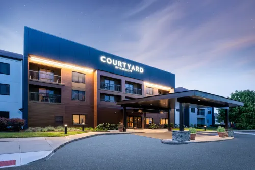 Courtyard Columbus Airport Hotels in Bexley