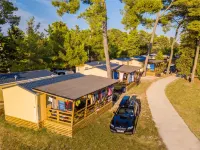 Zaton Holiday Resort Mobile Homes Hotel di Petrcane