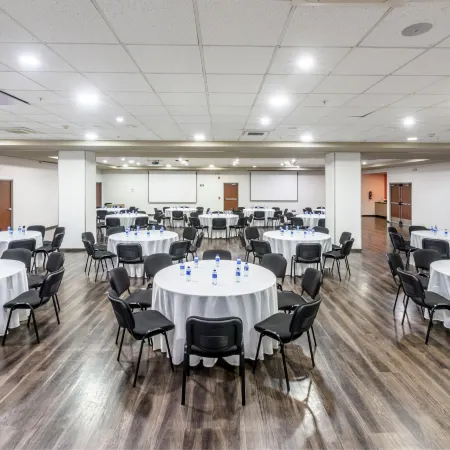 City Express Plus by Marriott Bogota Aeropuerto Отели рядом с достопримечательностью «Энгавита»