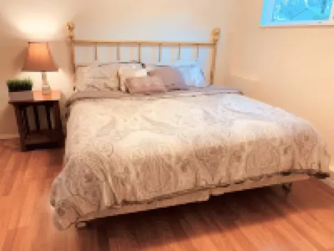 Nice N Cozy House W/ Fenced Yard·Self Check-IN