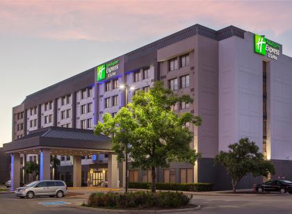 Holiday Inn & Suites Mississauga West - Meadowvale, an IHG Hotel