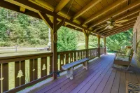 Cabin w/ Hot Tub + Fishing Pond in Del Rio! - parking