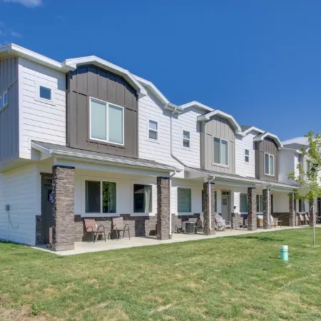 Garden City Townhome, Close to Parks and Downtown!