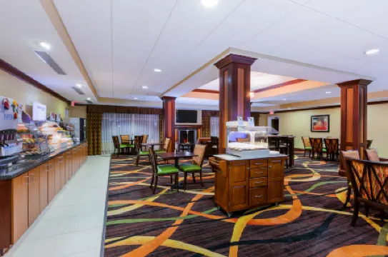 Holiday Inn Express & Suites SALINA by IHG