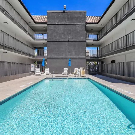 Studio 6 Suites Escondido CA