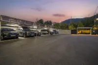 Browndot Hotel - parking