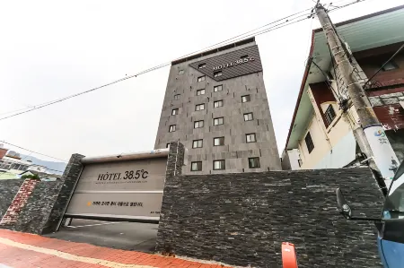 Changwon Jinhae 385 Отели рядом с достопримечательностью «Yeojwacheon Stream»