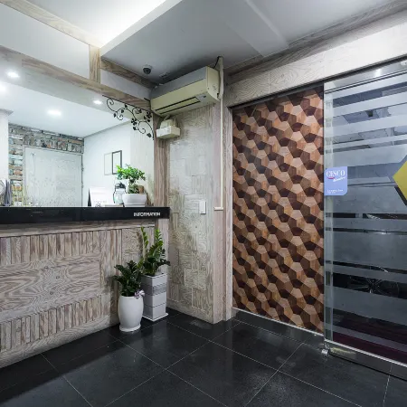24 Block Hotel