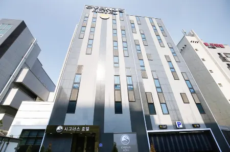 Cygnus Hotel Отели рядом с достопримечательностью «Хёнчхунса»